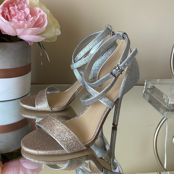 MICHAEL Michael Kors Shoes - MICHAEL KORS
Michael Kors Astrid Glitter Silver Gold Heeled Sandal